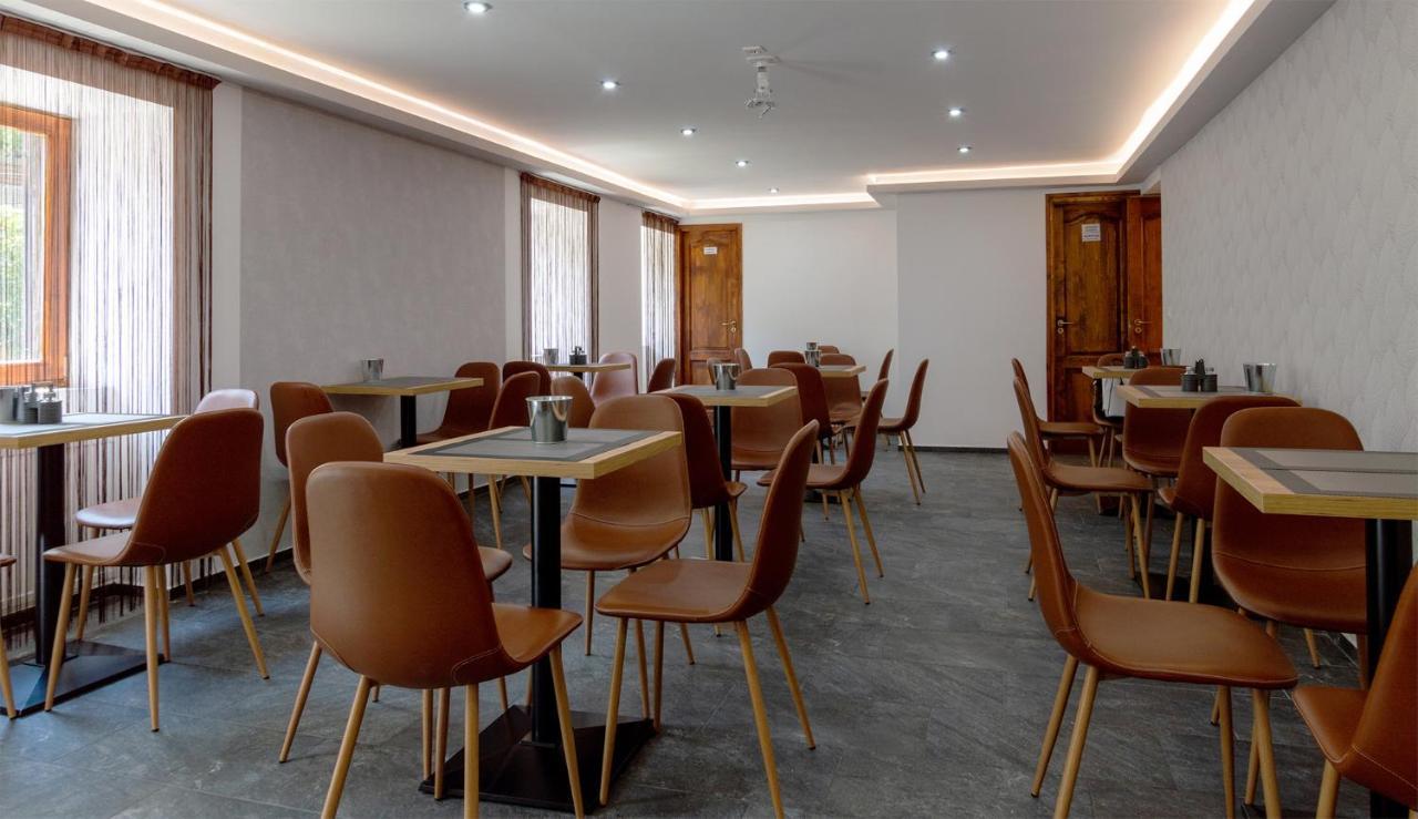 Ven Diofa De Lux Panzio Bed & Breakfast Szeged Eksteriør bilde