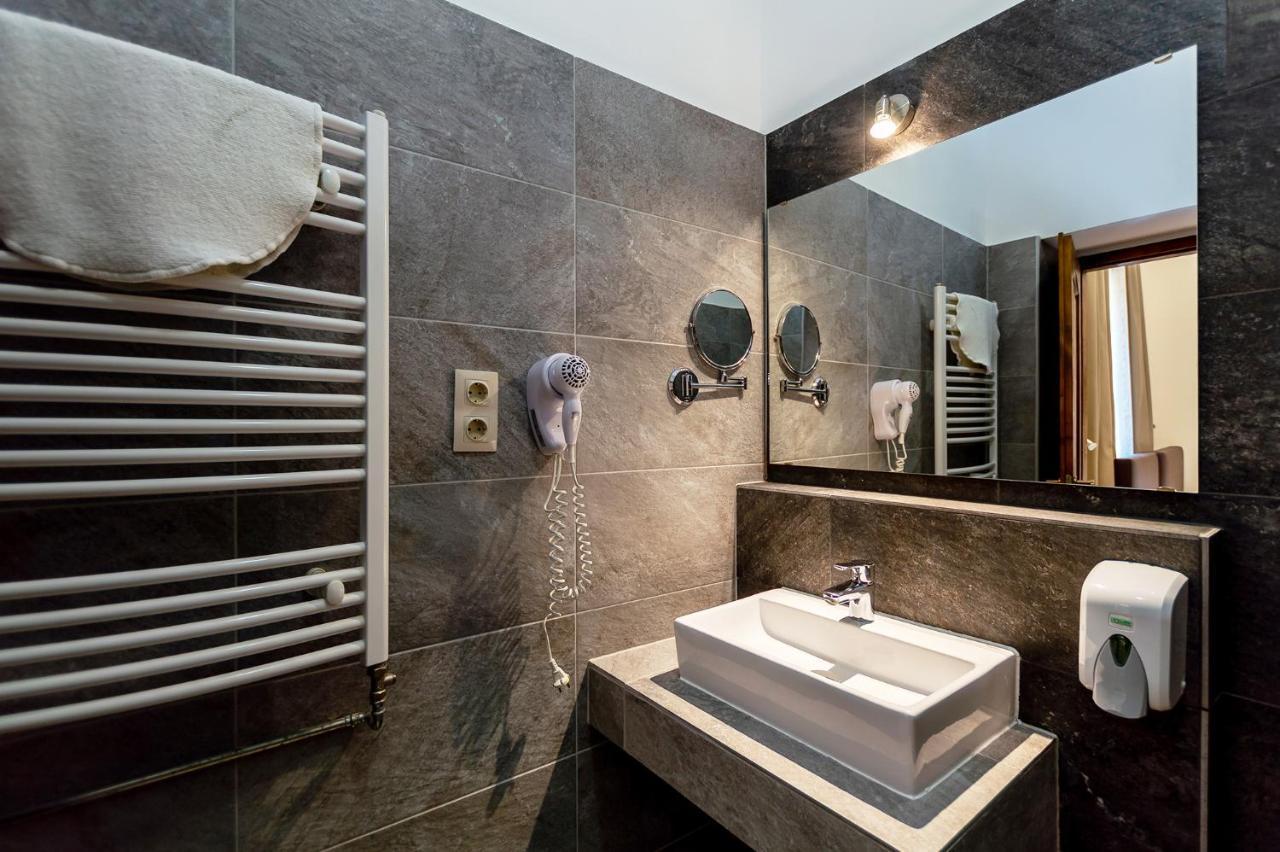 Ven Diofa De Lux Panzio Bed & Breakfast Szeged Eksteriør bilde