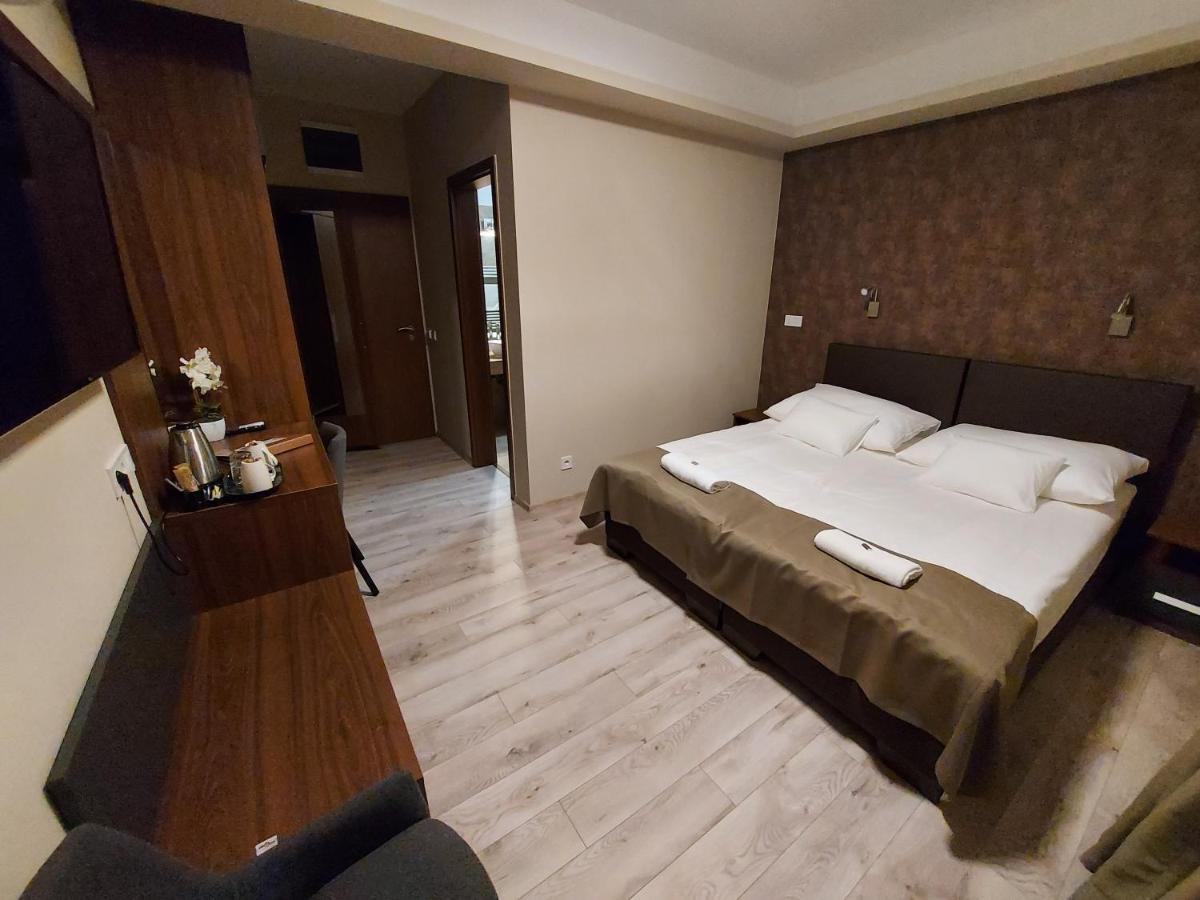 Ven Diofa De Lux Panzio Bed & Breakfast Szeged Eksteriør bilde