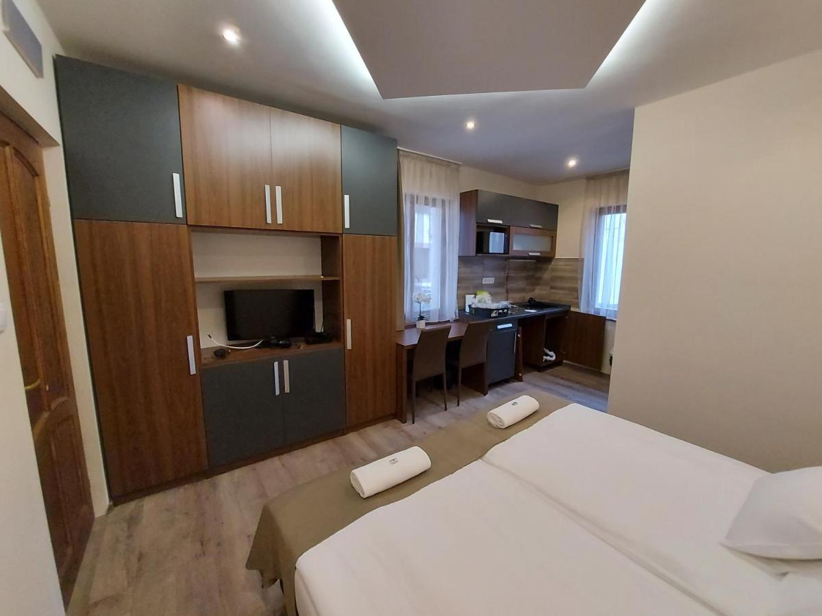 Ven Diofa De Lux Panzio Bed & Breakfast Szeged Eksteriør bilde