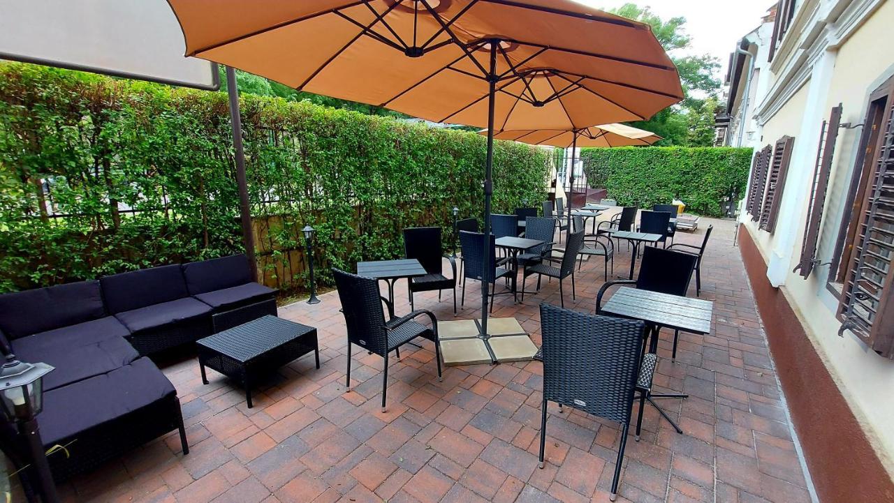 Ven Diofa De Lux Panzio Bed & Breakfast Szeged Eksteriør bilde