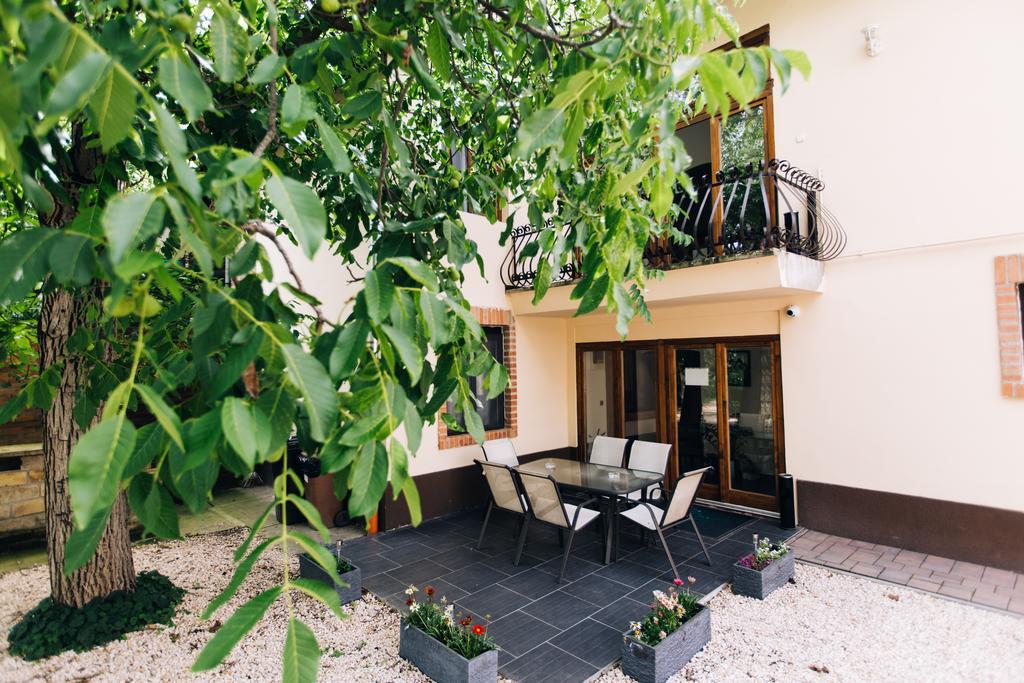 Ven Diofa De Lux Panzio Bed & Breakfast Szeged Eksteriør bilde